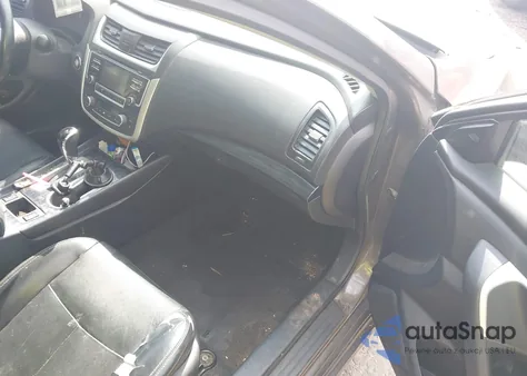 2017 Nissan Altima 2.5/2.5 S/2.5 Sl/2.5 Sr/2.5 Sv z USA, uszkodzony, nr VIN 1N4AL3AP8HC113493